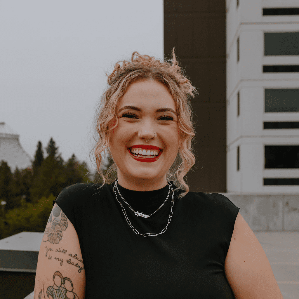 Portrait of Diamond, a professional stylist at Sweet Peach, showcasing their expertise and style.