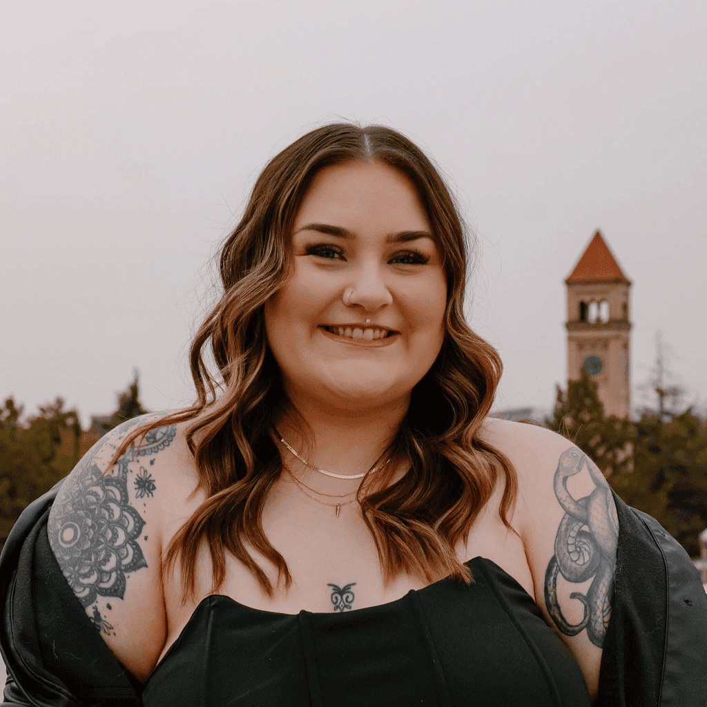 Portrait of Kaylee, a professional stylist at Sweet Peach, showcasing their expertise and style.